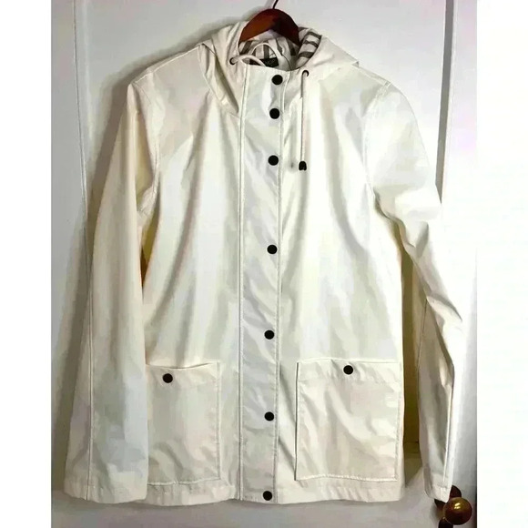 Top  Shop White Raincoat with Black Snaps and Zipper Size 6 - Picture 1 of 13